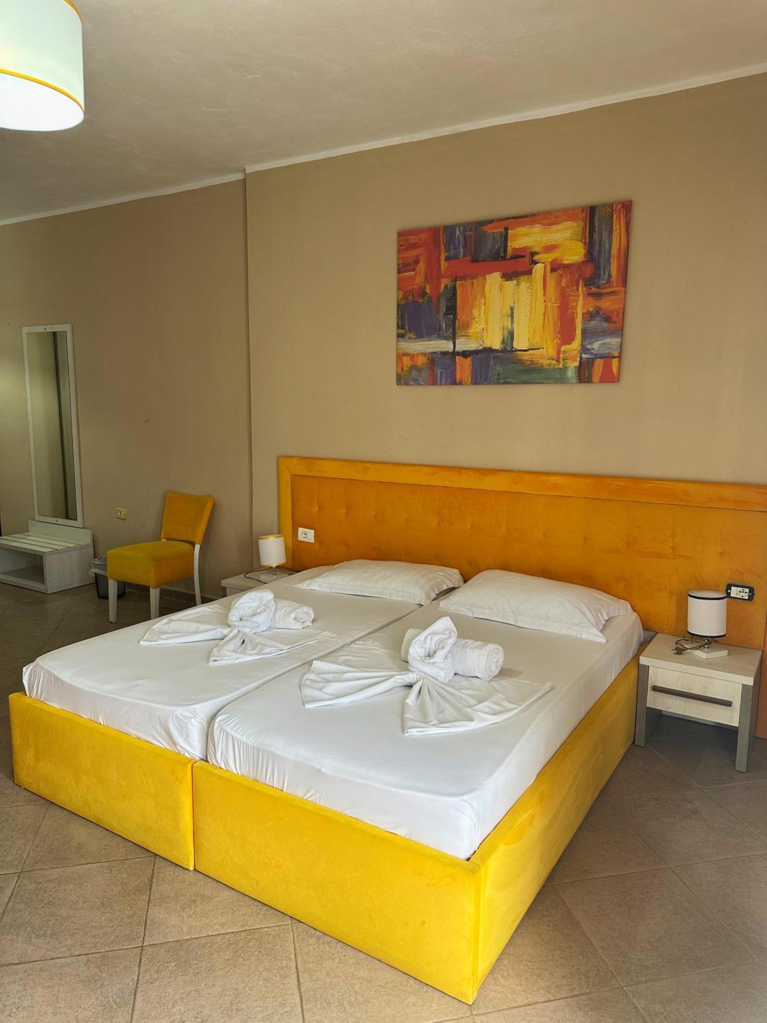 Amaia & Restaurant Hotel Sarandë